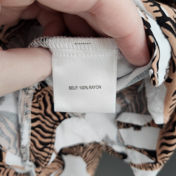 Jane & Delancey Womens Button Up Top Size‎ M Brown Zebra Print Roll Tab Eclectic - Picture 3 of 5